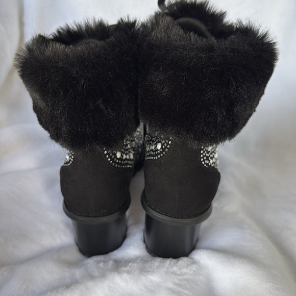 LAUREN LORRAINE PEARL-AND RHINESTONE FUR HEELED BOOTIE SIZE 6 - Picture 3 of 9